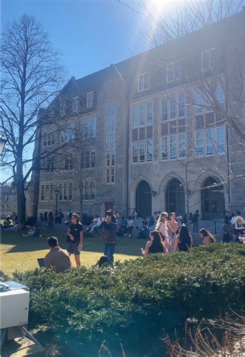 It’s starting to feel like spring on the Heights! 🌷✨☀️ #bostoncollege | boston college