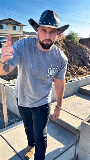 FLUORESCENT LANDSCAPES and DESIGN on Instagram: "Retaining wall coming to life 🤍💡 Foundation and cinder blocks are DONE — now we’re installing landscape lighting into the wall and under the floating steps for that clean, modern glow. Next up: stucco, artificial turf, custom planting, stamped concrete, and final details. This one is a full transformation and it’s going to be incredible. Stay tuned for the final reveal 👀 Bold hardscapes. Decorative vibes. #RetainingWall #LandscapeLighting #Outd