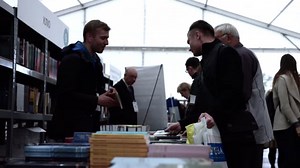 书 店铺 人们 - Free video on Pixabay