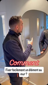 Comment repérer facilement les trous de perçage sur un mur pour fixer un miroir ou un élément au mur ? Astuce simple et pratique mais à l’aide de ton ruban de masquage tu peux facilement repérer l’entracte précise et éviter les erreurs 👌😉 #flotuto #diy #bricolage #astuce #batiment #renovation #artisan | Flotuto