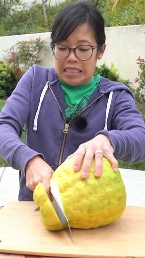 88K views · 897 reactions | How To Eat The Burmese Citrus Fruit #burmesefruit #citrusfruit #fruit #tastetest #reels | Emmymade | Facebook