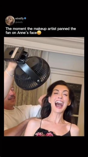 The moment the makeup artist panned the fan on Anne Hathaway's face😆
