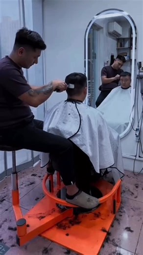 𝗖𝗲𝘀𝘁𝗼𝗠𝗲𝗻 𝗢𝗳𝗳𝗶𝗰𝗶𝗮𝗹™ | No more standing all day. ✂️ Game-changer for barbers who can’t be on their feet for long hours. Meet the swivel chair for fades and... | Instagram