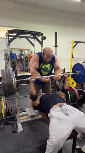 1.6M views · 13K reactions | 405x9 after 10 sets of 50kg bicep curls, than @smaevofficial jumps in skipping 1/2/3 plate warm up and hits 405x10 with 20 reps in the tank.  his arms look big because they are 25 inches @liftoff_app | Larry Wheels | Facebook