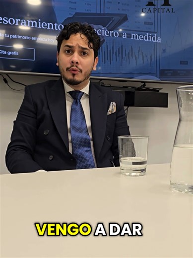 Análisis economico - financiero actual 📈. La economía estadounidense cerró 2025 con un crecimiento sólido. La inflación, en torno al 2,7%, se mantiene contenida y lejos de niveles descontrolados. Sin embargo, no todos los indicadores acompañan este escenario positivo. El desempleo, ya en el 4,6% y con tendencia ascendente, comienza a enviar señales de alerta. Este deterioro del mercado laboral se refleja también en un empeoramiento del sentimiento del consumidor, históricamente uno de los mejor