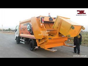 GARBAGE COMPACTOR TRUCK