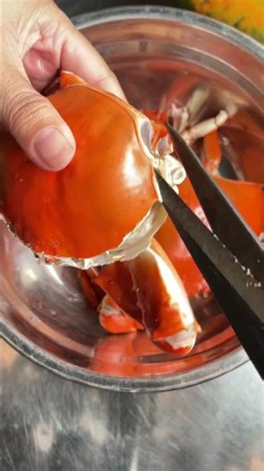 The Best Way to Peel a Crab 🦀 #food