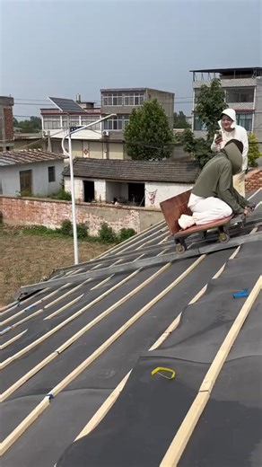 Dongguanzelv Solarpanelladder on Instagram: "Are high-rise construction costs eating into your profits? Introducing the LF03 Sloping Roof Lifting Machine—your ultimate solution for faster, safer, and cheaper material handling! 🚀 This powerful Construction Hoist is engineered specifically for house building and renovation. It effortlessly lifts bricks, tiles, glass, doors, windows, steel bars, and more up to 30 meters high with a massive 300kg Max Load capacity. Why you need the LF03: * Time Sav