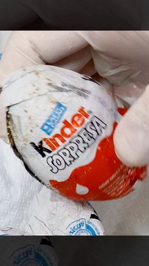 Dire addio a un pezzo della propria collezione è sempre un dispiacere... ma l'emozione che ho provato mi ha fatto capire che ne è valsa la pena. I Fantasmini sono stati una delle mie collezioni preferite, probabilmente una delle più belle e amate da tutti gli ex bambini degli anni '90. Era il 1996, sono passati 29 anni, e nei supermercati si poteva trovare il Castello da 6 ovetti. Con i Fantasmini ritornò la confezione-gioco a tema che diventava un piccolo diorama per far giocare i personaggi (d