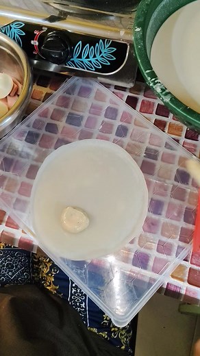 1.4M views · 8.1K reactions | folding spring rolls (samosa) 6 folds wow. this is so fast and looks big. interesting! crispy after frying #springrolls #stretfood #samosa #sambusa #lumpia | Luti Risol BarBar | Facebook