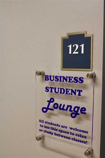 Keller 121 is now open as the new COBT Student Lounge! Got a break between classes and need a spot to relax, study, or hang out? Look no further — your lounge is officially open! 🎉🛋️ | UNA Sanders College of Business and Technology