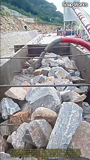튼튼한 옹벽 만드는 법: 석재 배치와 콘크리트 타설 공정 #worker #process #constructiontips #civilworks #engineering