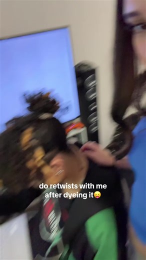 How to Do Retwists for Dreadlocks and Twists