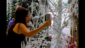 Improve your holiday photos with 3 simple tips