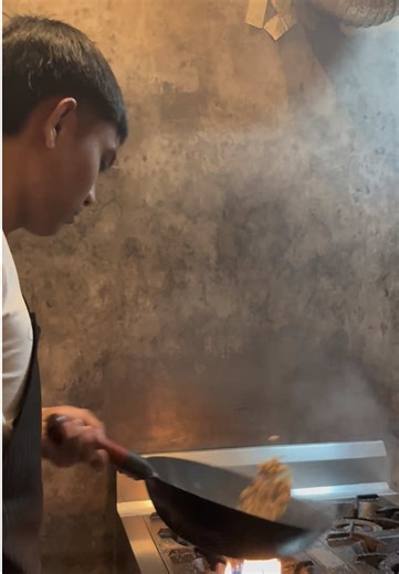 Hello guys! after a week of no posting, here’s a fusilli pesto for y’all! Enjoy watching :) #pesto #pastaseries #italianfood #fyp #foryou