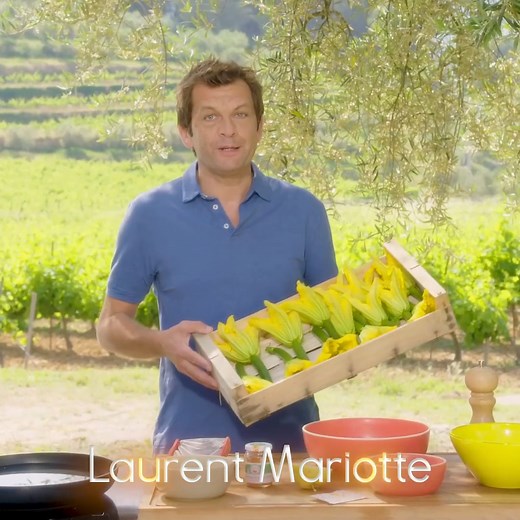 🌼 Un peu de soleil dans l'assiette avec les FLEURS DE COURGETTE ! ☀️ Je vous donne ma recette de pâte à beignets très légère, sans oeufs et sans lait :) A retrouver sur mon site ➡️ https://bit.ly/BeignetsFleur | Laurent Mariotte