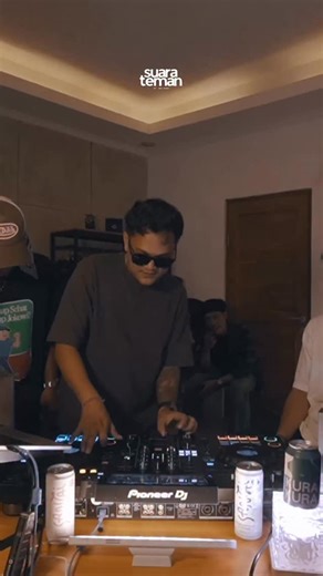 NBA on Instagram: "Old but gold! 🫨 SUARA TEMAN Vol. 9: OKIXPTRA - R&B HIP HOP EDIT Full on YouTube! #SuaraTeman #rnb #hiphop #mixtape #dj #djtransition"