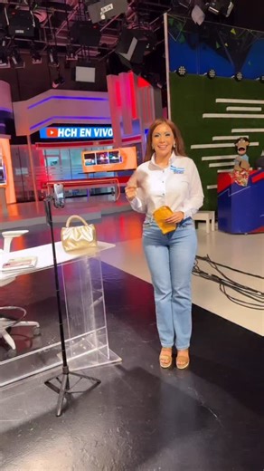 🏆 Ganadora del primer lugar del karaoke de HCH gracias a Dios 🥇 Gracias por todo su apoyo mi linda gente por llamar y hacerme ganadora 🎖️ | Elsa Oseguera