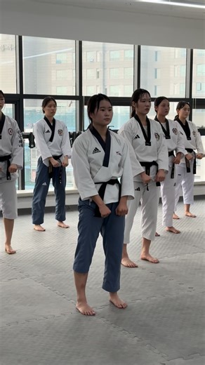 44K views · 45K reactions | 25.11.28 태백 품새屢 #ts #tkd #taekwondo #poomsae #training #practice #flexibility #power #powerful #speed #sidekick #sport #coach #coaching #reels | 박수혁 | Facebook