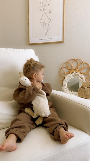 22K views · 54 reactions | Getting the most done during nap time 﫶 my 4 year old likes to “help” with the laundry so tried to squeeze in a bit more before the baby woke up 殺 #thatmom #thatmomaesthetic #asmr #satisfying #routine #neutralaesthetic #sleepingbaby #baby #postpartum #momstyle #momtips #motherhood #momlife #momsofinstagram #explore #reelsinstagram | Marina Franco | Facebook