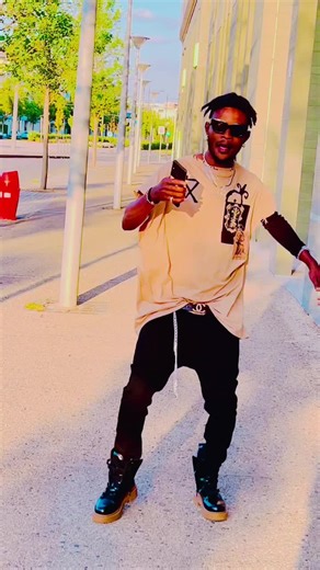 La danse magique d’un aigle 👕👖🥰🦅🙏🏿🤣💫la joie de vivre 😁🤲🏿y’a Dieu dedans 💫🇫🇷🇨🇩🇨🇮🇫🇷