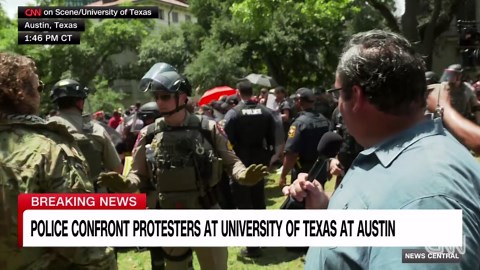 Watch moment police tear down protesters' barrier at University of Texas at Austin