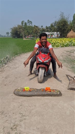 Four friends came with two motorcycles03