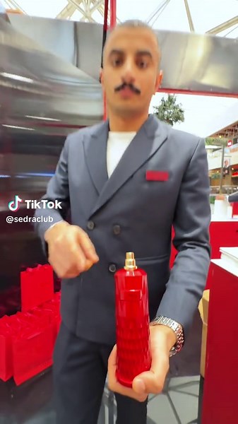 Scarlet Venom Perfume Review: Scent of Elegance