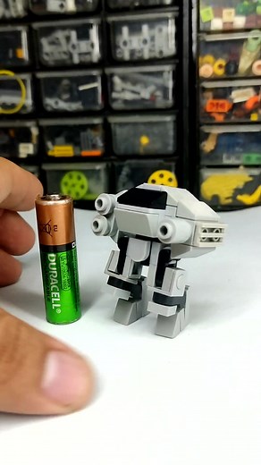 Construcción de un Mini Robot de Ataque con LEGO