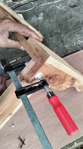 Simple way to install table legs #woodworking #carpenter #woodworking #wood #furniture #diy #shorts