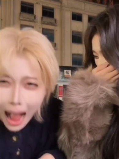 얼굴 막 쓰지 말라는 충고