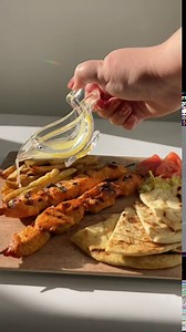 Restaurantware 2 Ounce Manual Lemon Squeezer 1 Handheld Lime Wedge Juicer - With Handle No Seeds Clear Plastic Citrus Squeezer Portable Bird Shape For Lemon Or Lime Wedge