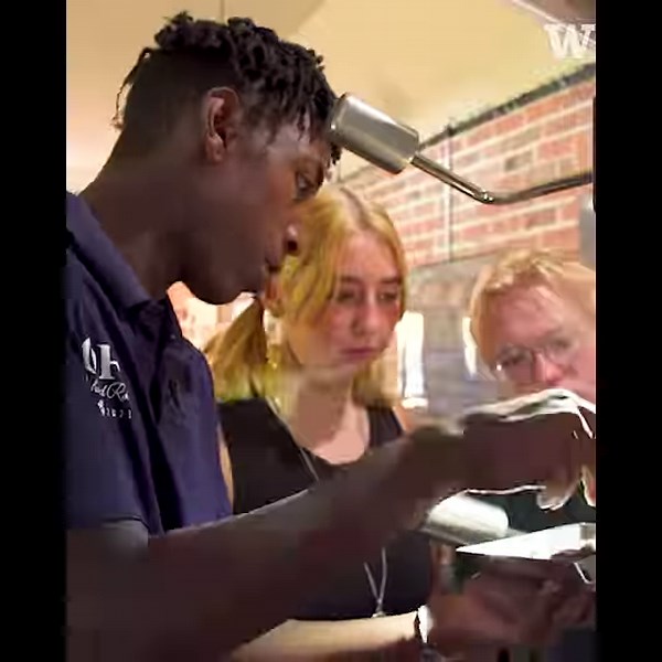 Our campus is brimming with countless stories. Join us in looking back the year that was! http://ms.spr.ly/6186ipfbq 📹: University of Washington News | University of Washington