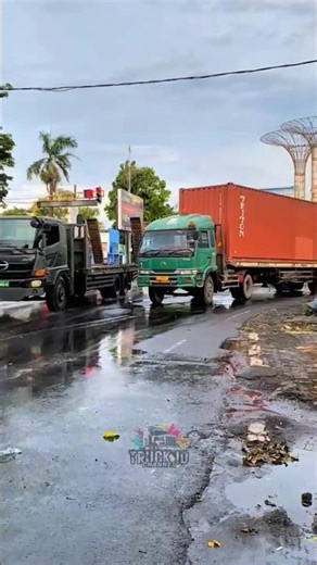 Truk Kontainer Besar Panjang #truck #trukkontainer #trukoleng #truk