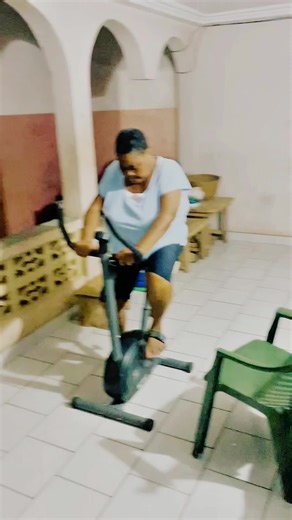 On n'a pas d'âge pour sentir la vie vibrer dans ses muscles. On a juste besoin d'une occasion. LanMéxin c'est cette occasion. Votre place vous attend. Réservez-la en remplissant le formulaire en description. 🗓️ 25 Avril 2026 📞 228 91 83 70 70 #LanMeXin #sports #bonnesanté #LongueVie