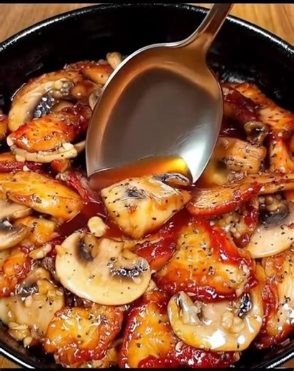 🍯 Honey Garlic Chicken with Mushrooms 🍗🍄 Sticky, savory, and perfectly caramelized — this easy one-pan dish delivers restaurant-style flavor in under 30 minutes! The golden chicken and tender mushrooms soak up that rich honey-garlic glaze for an irresistible dinner. 💬 Get the Full Recipe 👇 (check c.o.m.m.e.n.t) 📌 Hashtags: #HoneyGarlicChicken #EasyDinner #OnePanMeals #MushroomLovers #StickyChicken #TastyToobo | Cooking Recipes
