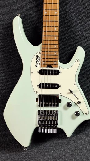 nafirimusic on Instagram: "SQOE IS OUT OF CONTROL!!!! Harga : 5.5 JUTA!! Gasss buruan sekarang borrr!! Ready stock fresh just landed NEW shipment and the all new WARRIOR headless model with 24 frets : SQOE SEWT700 HSS Headless in Surf Green Model SEWT700 Effective String Length 64.8 cm Colors Surf Green, Sky Blue, Shell Pink, Black Warrior, Pearl White Finish Glossy Body Okoume Neck & Fingerboard Canadian Roasted Maple Truss Rod Precision 6-hole two-way adjustable Frets 24 Stainless Steel with R