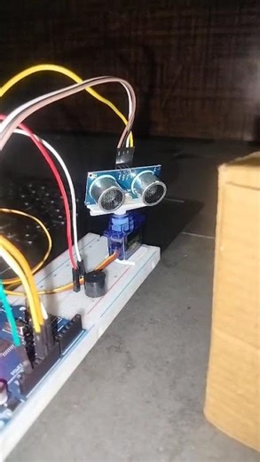 Arduino Radar scanner to detect missels and aircraft 🪖🫡 #arduino #arduinoproject #tutorial #army