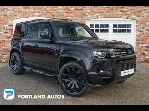 2024/24 LAND ROVER DEFENDER 110 XS EDITION IN SANTORINI BLACK METALLIC WITH BLACK LEATHER INTERIOR
