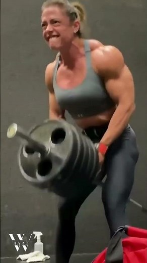 Her T-Bar Row Form is Outstanding