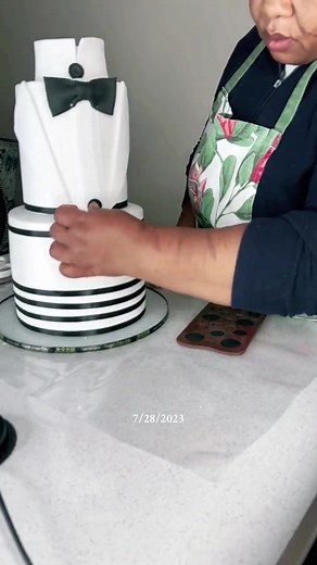 Exquisite Deluxe Cakes – Order Now!