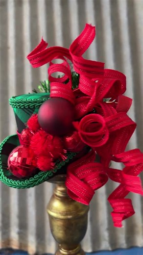 Christmas Mini Top Hat, red and Green Hat, Xmas Micro Mini Top Hat, Alice in wonderland Hat, Mad Tea party Hat, Jingle Christmas hat