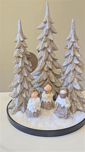 Bring Christmas magic to your home with our DIY centerpieces inspo 🎄✨ From cozy reds to winter-wonderland silvers, these pieces make decorating effortless and beautiful. Perfect for coffee tables, dining rooms, or gifting someone special ❤️ Get yours today before they sell out! 📱 Get in touch with us on DM or call us on 0769 855225 / 0114002975 for your orders and delivery. 🌍 We deliver Countywide and Across East Africa. 📍The Circle Mall, Timau Road, off Argwings Kodhek Road in Kilimani 📍1s