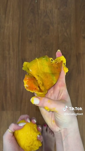 crushing a mango with my huge hands 🥭💥 #hugehands #asmrsounds #fruitcrush #giantesscrush #tallgirl #girlswithhugehands