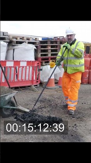 How to use and Asphalt Rake - Manual Handling