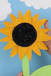 6.5K views · 52 reactions | Sunflowers make me happy! You can find the full tutorial to make this on the blog this week. https://www.thecrafttrain.com/paper-plate-sunflower-craft-for-kids/ | The Craft Train | Facebook