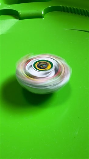 @jeyblades on Instagram: "All metal Dragoon G in action - from chrome to white! 🤩 a must have by @jawasjunkyard #beyblade #dragoon #dragoong #plasticgeneration #bakutenshoot metal hasbro takaratomy"