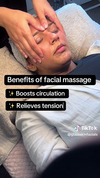Facial massage isn’t just for relaxing - it’s a powerful tool for reducing puffiness and naturally lifting your face. Benefits include: de-puffed & defined contours, improved GLOW and blood flow, toxin release for clearer skin & deep relaxation for tense muscles - YOUR FACE WILL THANK YOU! 🩷 #skincaretherapy#glowingskin#naturallift