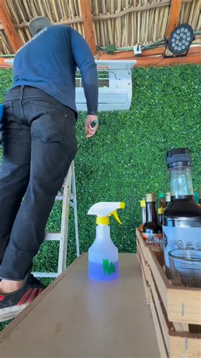 Daniel Bernal on Instagram: "@refrigeracionbernal.fullsystem #mantenimiento #refrigeracioncomercial -mantenimiento preventivo. -Instalación básica. -Reparación mecánica, eléctrica ⚡️ -Instalación eléctrica 127v~ 220v~. -cámaras de congelación y conservación. -Aires acondicionados, Refrigeradores."