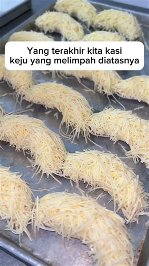 Here's the process of making Viera banana brondong souvenirs...